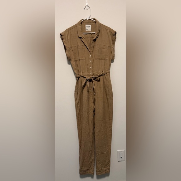 Abercrombie & Fitch Beige Belted Jumpsuit - Picture 2 of 4